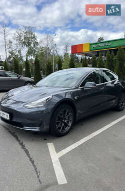 Седан Tesla Model 3 2019 в 