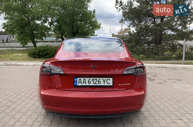 Седан Tesla Model 3 2022 в 