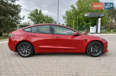 Седан Tesla Model 3 2022 в 