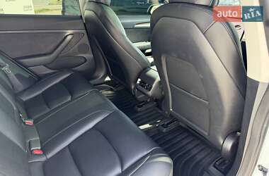Седан Tesla Model 3 2021 в 