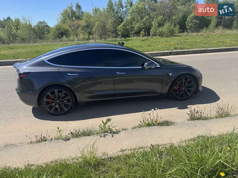 Седан Tesla Model 3 2020 в Львове
