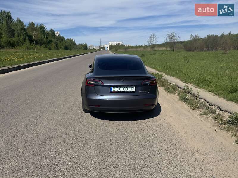 Седан Tesla Model 3 2020 в Львове