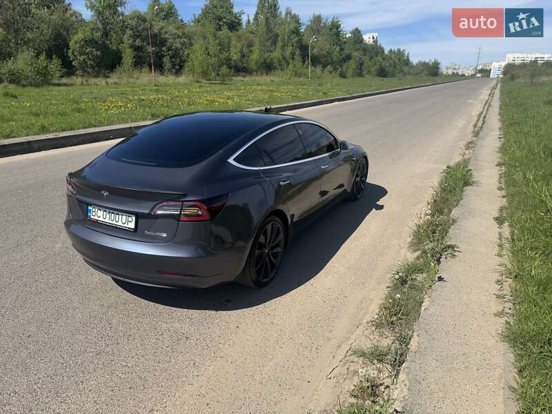 Седан Tesla Model 3 2020 в Львове