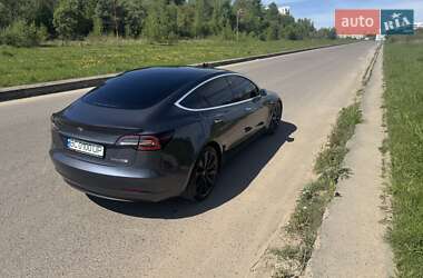 Седан Tesla Model 3 2020 в 