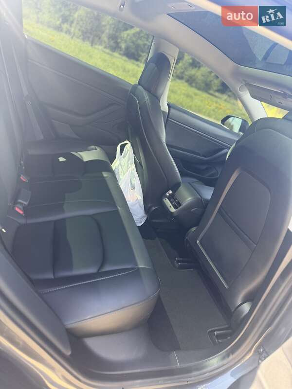 Седан Tesla Model 3 2020 в Львове