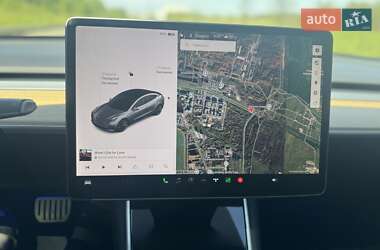 Седан Tesla Model 3 2020 в 