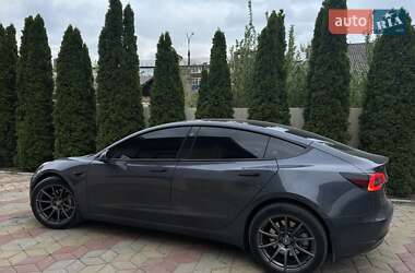 Седан Tesla Model 3 2023 в 