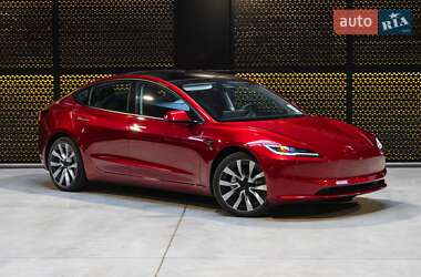 Седан Tesla Model 3 2024 в 