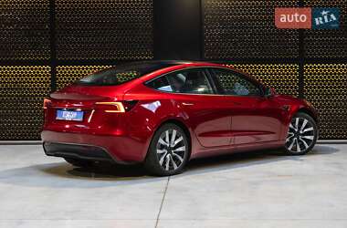 Седан Tesla Model 3 2024 в 