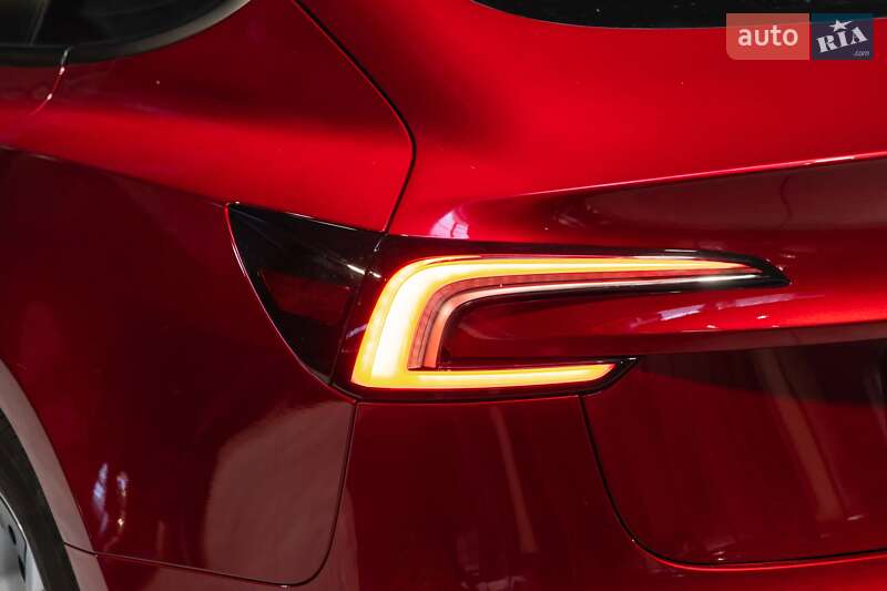Седан Tesla Model 3 2024 в Луцьку