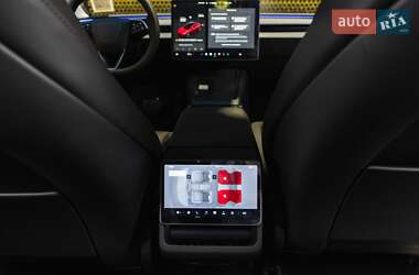 Седан Tesla Model 3 2024 в 