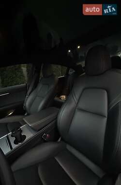 Седан Tesla Model 3 2023 в 