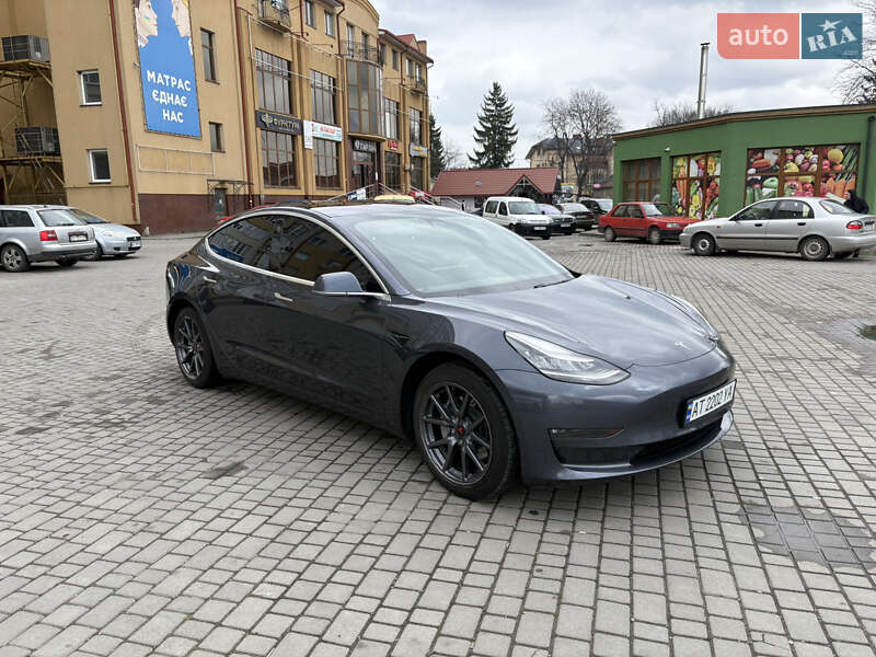 Седан Tesla Model 3 2019 в Коломые