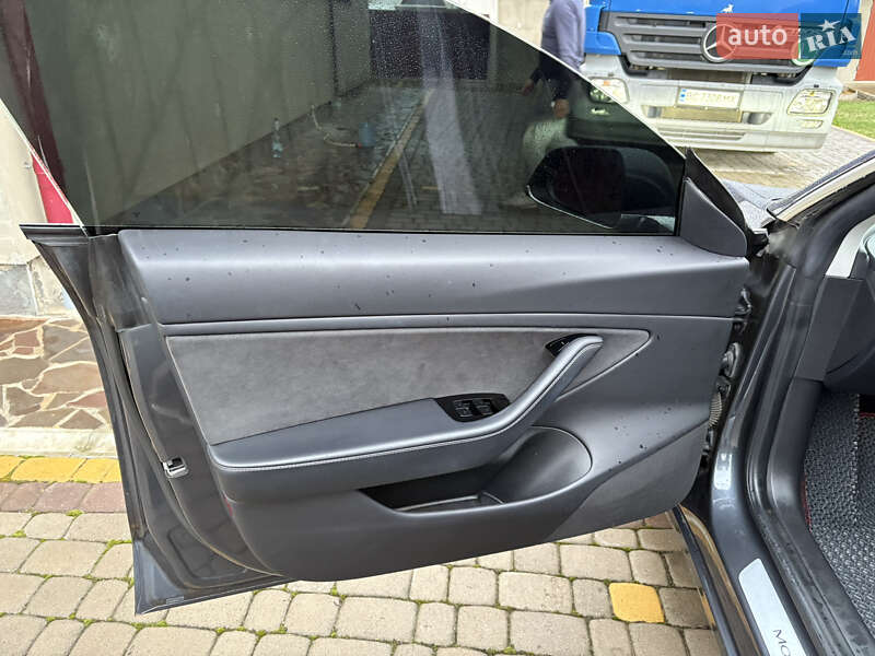 Седан Tesla Model 3 2019 в Коломые