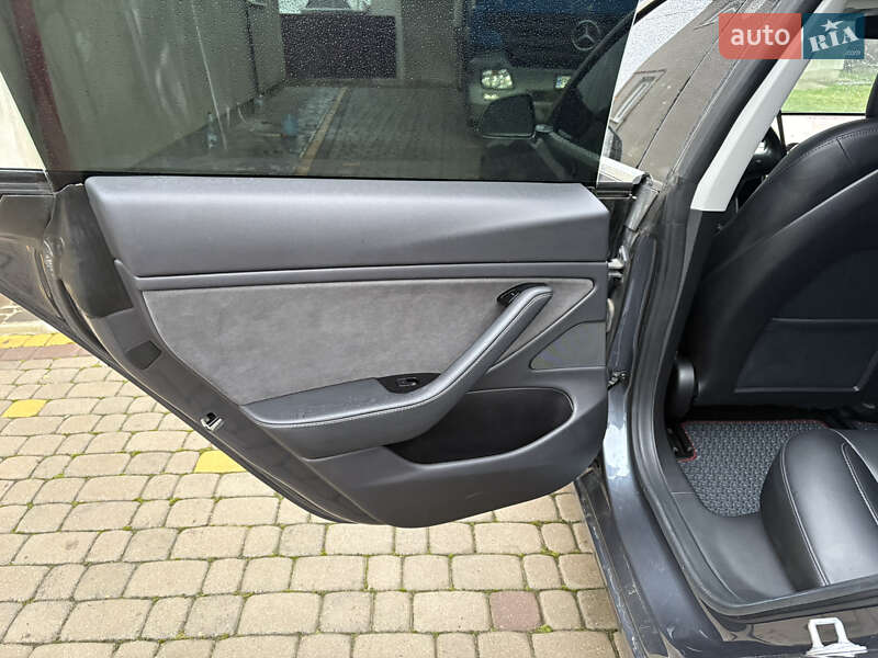 Седан Tesla Model 3 2019 в Коломые