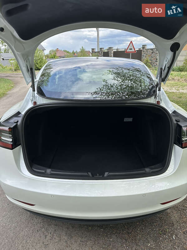 Седан Tesla Model 3 2020 в Житомире