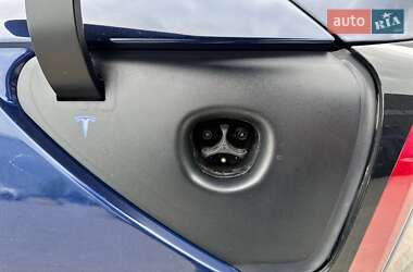 Седан Tesla Model 3 2023 в 