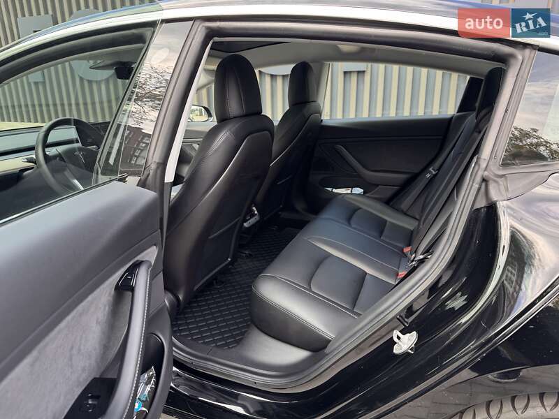 Седан Tesla Model 3 2019 в Виннице
