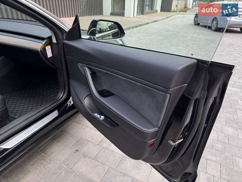 Седан Tesla Model 3 2019 в Виннице