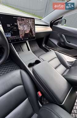 Седан Tesla Model 3 2019 в Виннице
