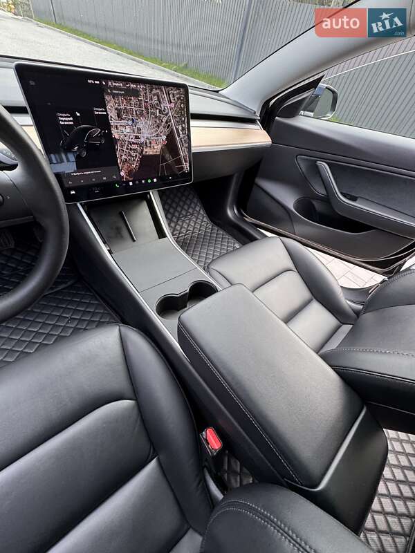 Седан Tesla Model 3 2019 в Виннице
