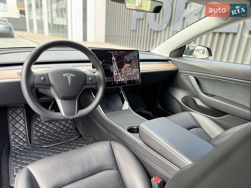 Седан Tesla Model 3 2019 в Виннице