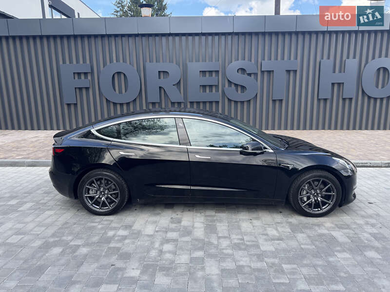 Седан Tesla Model 3 2019 в Виннице