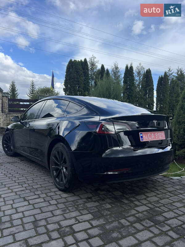 Седан Tesla Model 3 2022 в Ровно