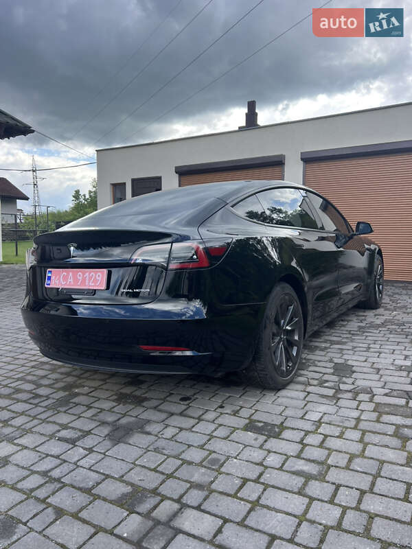 Седан Tesla Model 3 2022 в Ровно