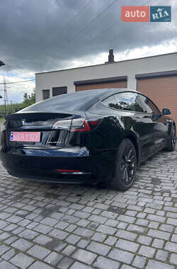 Седан Tesla Model 3 2022 в 