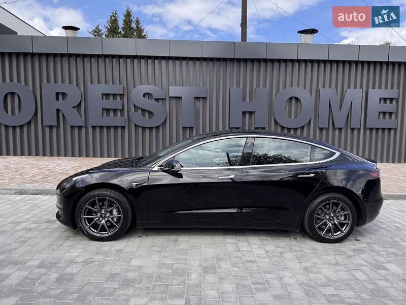 Седан Tesla Model 3 2019 в Виннице