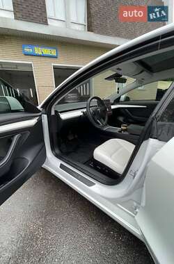 Седан Tesla Model 3 2021 в 