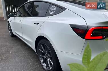 Седан Tesla Model 3 2021 в 