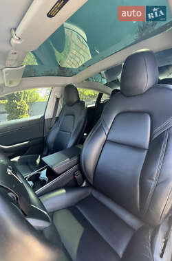 Седан Tesla Model 3 2019 в Ужгороде