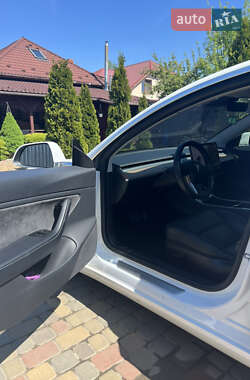 Седан Tesla Model 3 2019 в Ужгороде