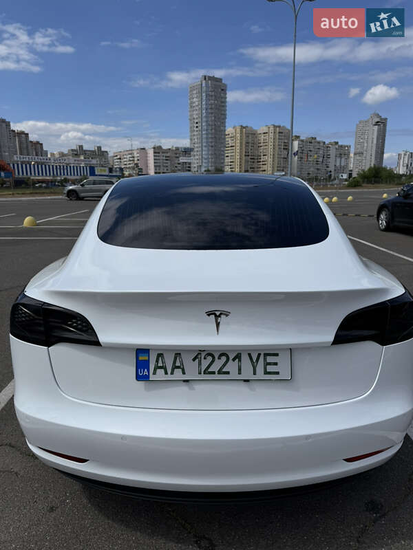 Седан Tesla Model 3 2019 в Києві