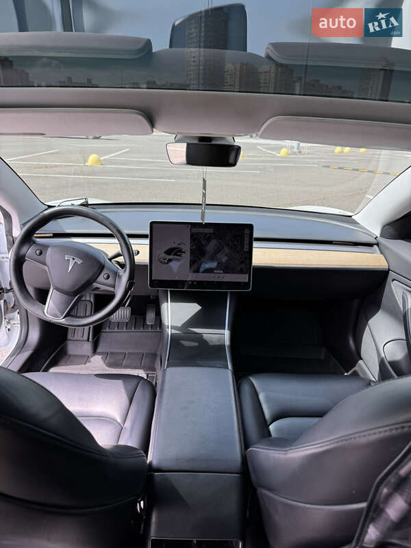 Седан Tesla Model 3 2019 в Києві
