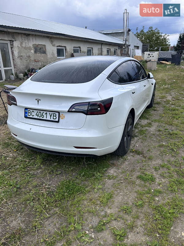 Седан Tesla Model 3 2021 в Львове