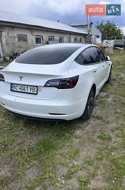 Седан Tesla Model 3 2021 в 