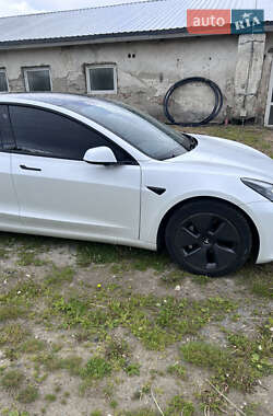 Седан Tesla Model 3 2021 в 
