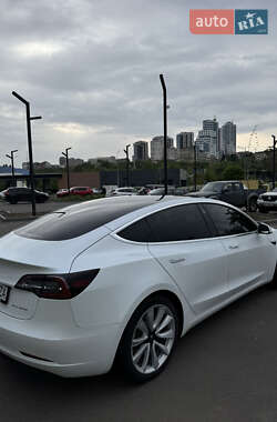 Седан Tesla Model 3 2020 в 