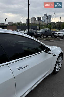 Седан Tesla Model 3 2020 в 