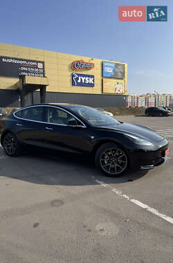 Седан Tesla Model 3 2020 в 