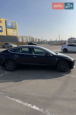 Седан Tesla Model 3 2020 в 