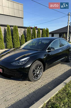 Седан Tesla Model 3 2020 в 