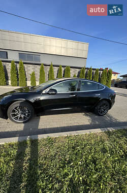 Седан Tesla Model 3 2020 в 