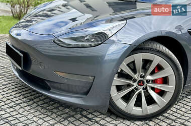 Седан Tesla Model 3 2022 в 