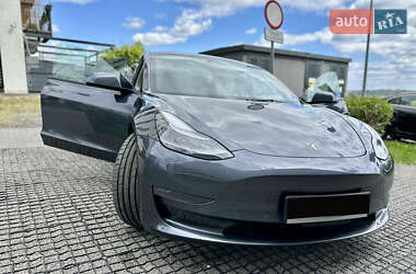 Седан Tesla Model 3 2022 в 