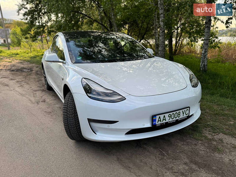 Tesla Model 3 2020