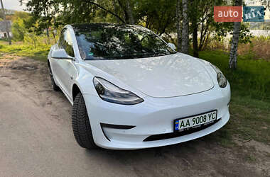 Седан Tesla Model 3 2020 в 